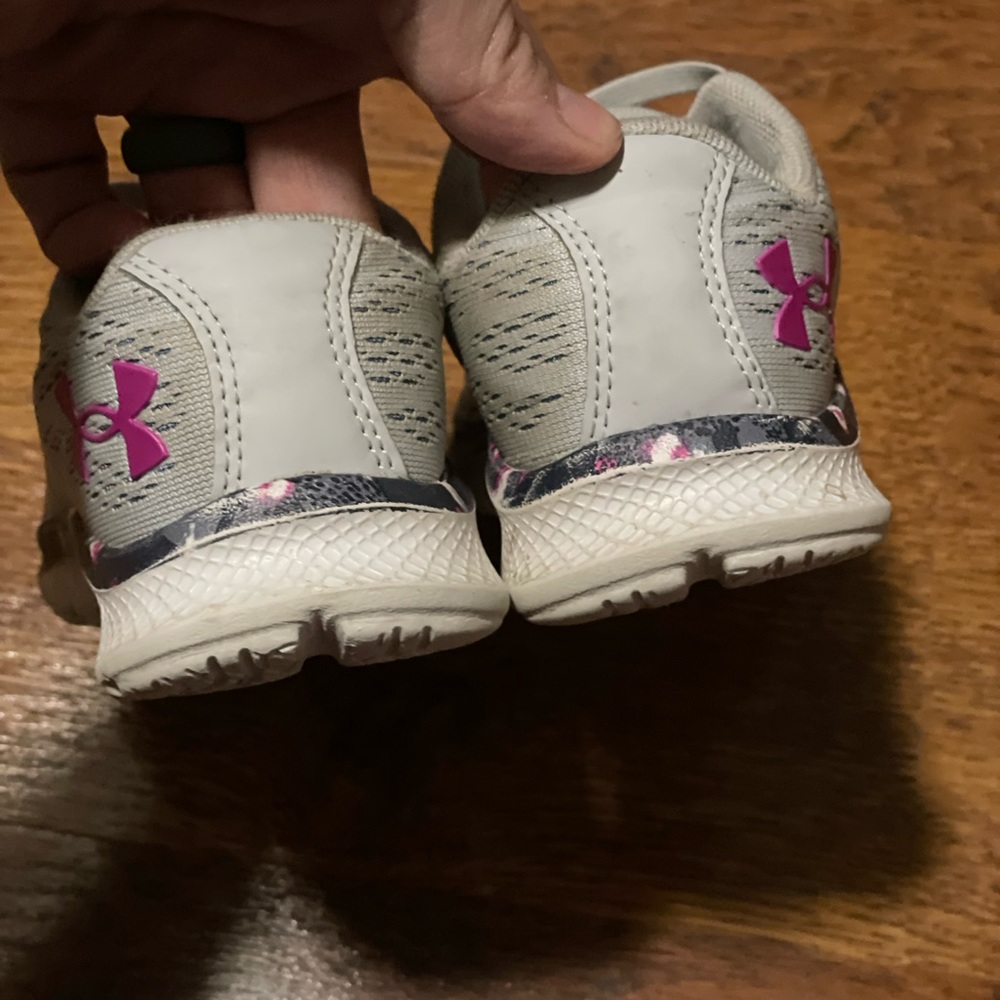 UA tennis shoes